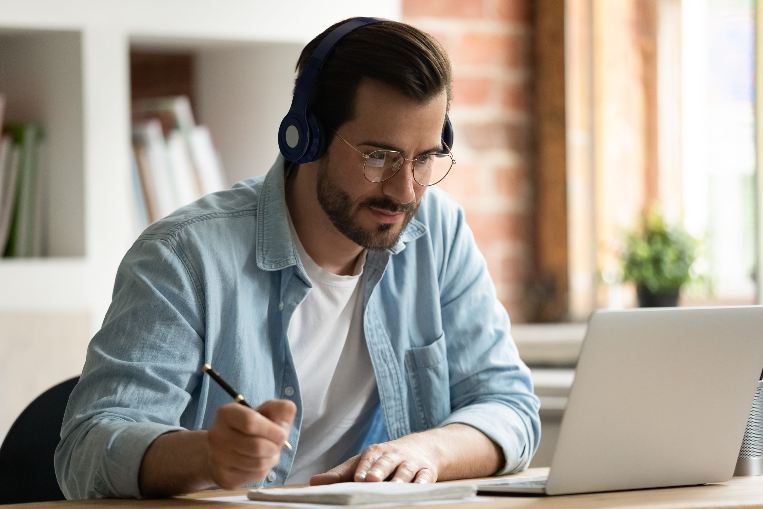 Online coursework and laptop